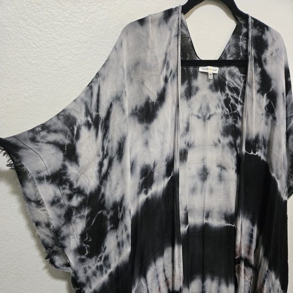 WOVEN HEART Black White Tie-Dye Kimono Beach Cover Up Raw Hem One Size - Picture 2 of 14